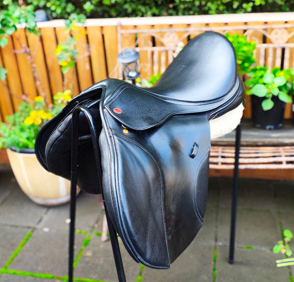 17.5 Kent & Masters S compact GP/Jump standard wither.  Black. Wide/XW