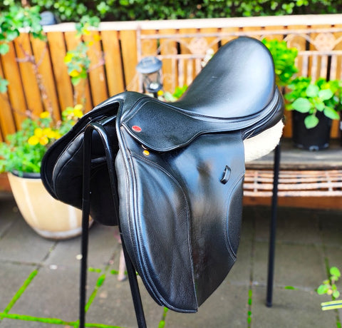 17.5 Kent & Masters S compact GP/Jump standard wither.  Black. Wide/XW