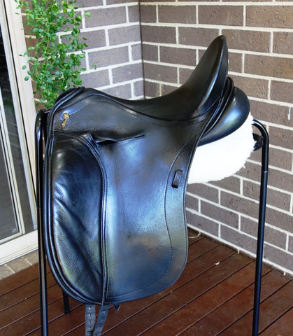 SOLD.....17.5"  PH LIBERTY CLOSE CONTACT DRESSAGE SADDLE WIDE.