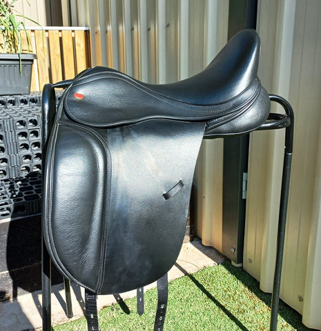 SOLD........16.5" KENT & MASTERS S SERIES REMOVEABLE BLOCK DRESSAGE