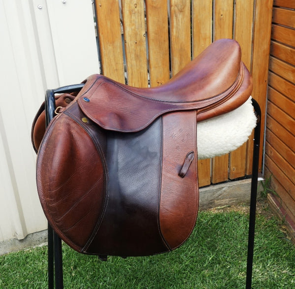 SOLD.......17.5" SOUTHERN STARS JUMP SADDLE