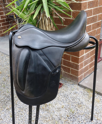 SOLD.............17.5"  Fairfax Monoflap Dressage Saddle Medium Wide