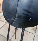 17" Windsor Royal Show/Dressage saddle,  MW No4