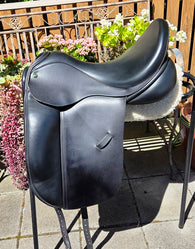 17.5" Ideal Suzannah Dressage saddle 17.5" Wide gullet. Pakenham Vic