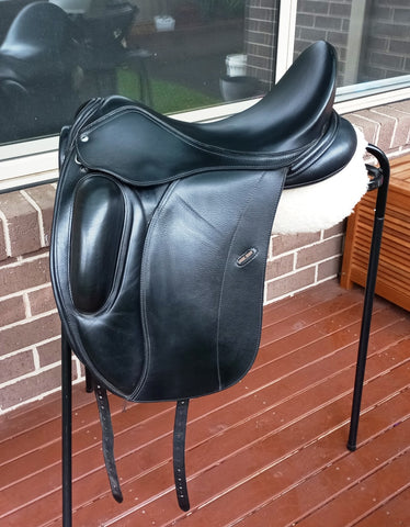 SOLD.........17.5" LOXLEY MONO FLAP DRESSAGE SADDLE WIDE GULLET
