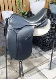 SOLD.........17" IDEAL DRESSAGE SADDLE MEDIUM GULLET AS NEW CONDITION